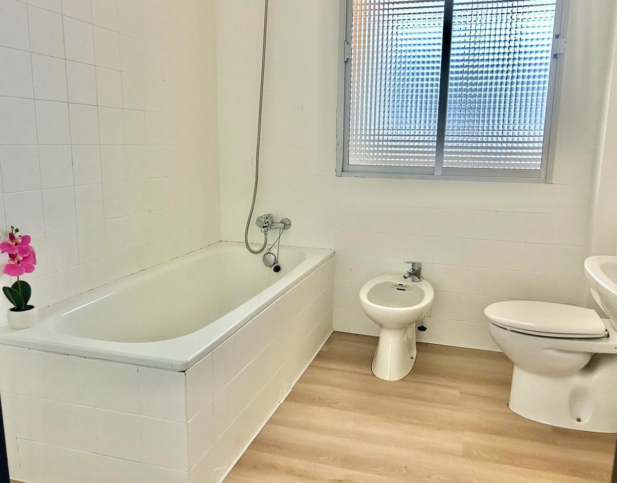 4 Bed Middle Floor Apartment in Torrevieja