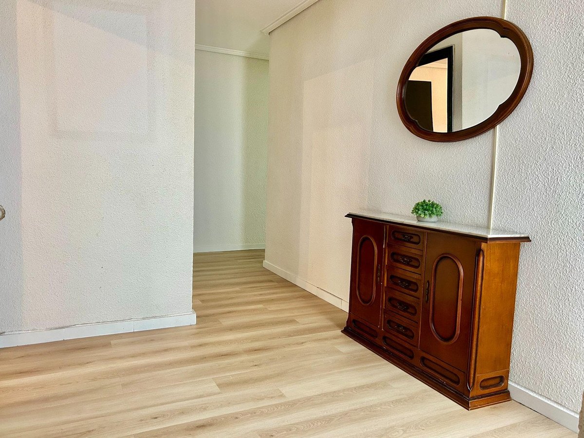 4 Bed Middle Floor Apartment in Torrevieja