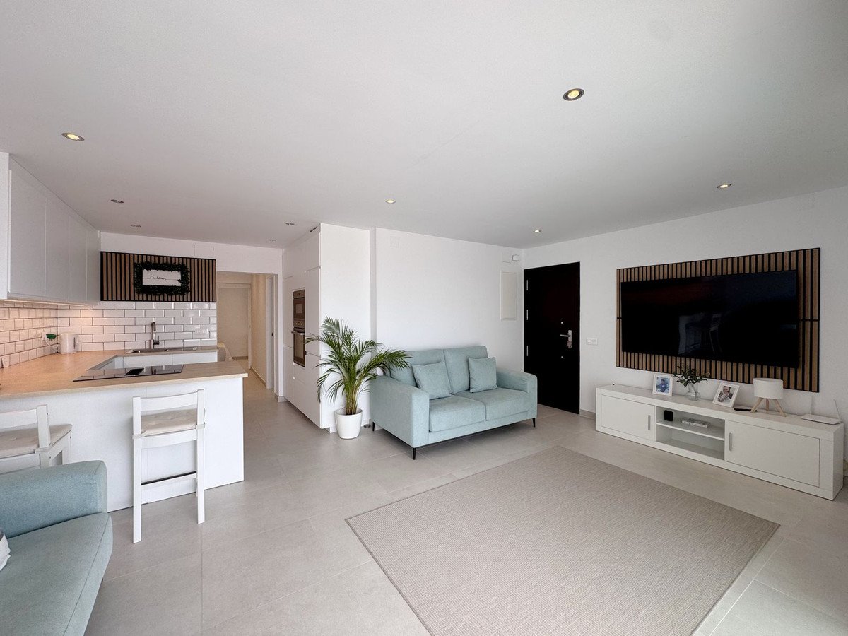 2 Bed Middle Floor Apartment in Riviera del Sol