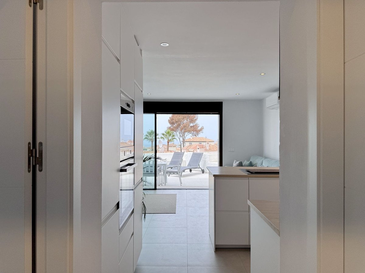 2 Bed Middle Floor Apartment in Riviera del Sol