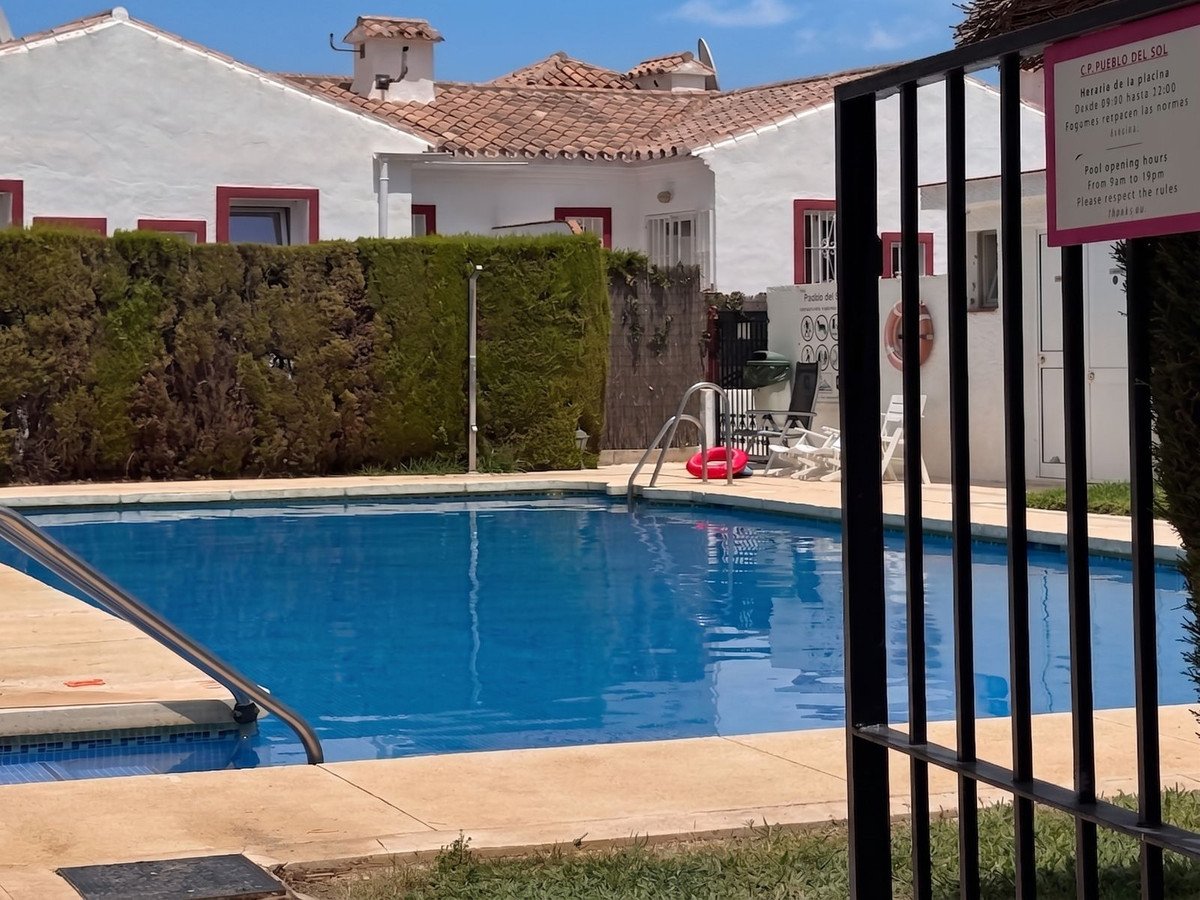 2 Bed Middle Floor Apartment in Riviera del Sol