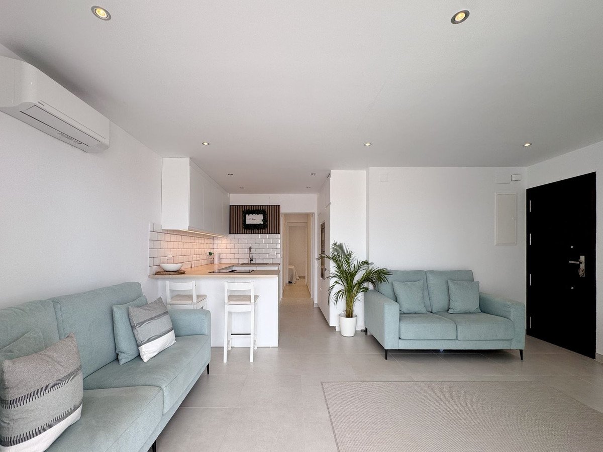 2 Bed Middle Floor Apartment in Riviera del Sol