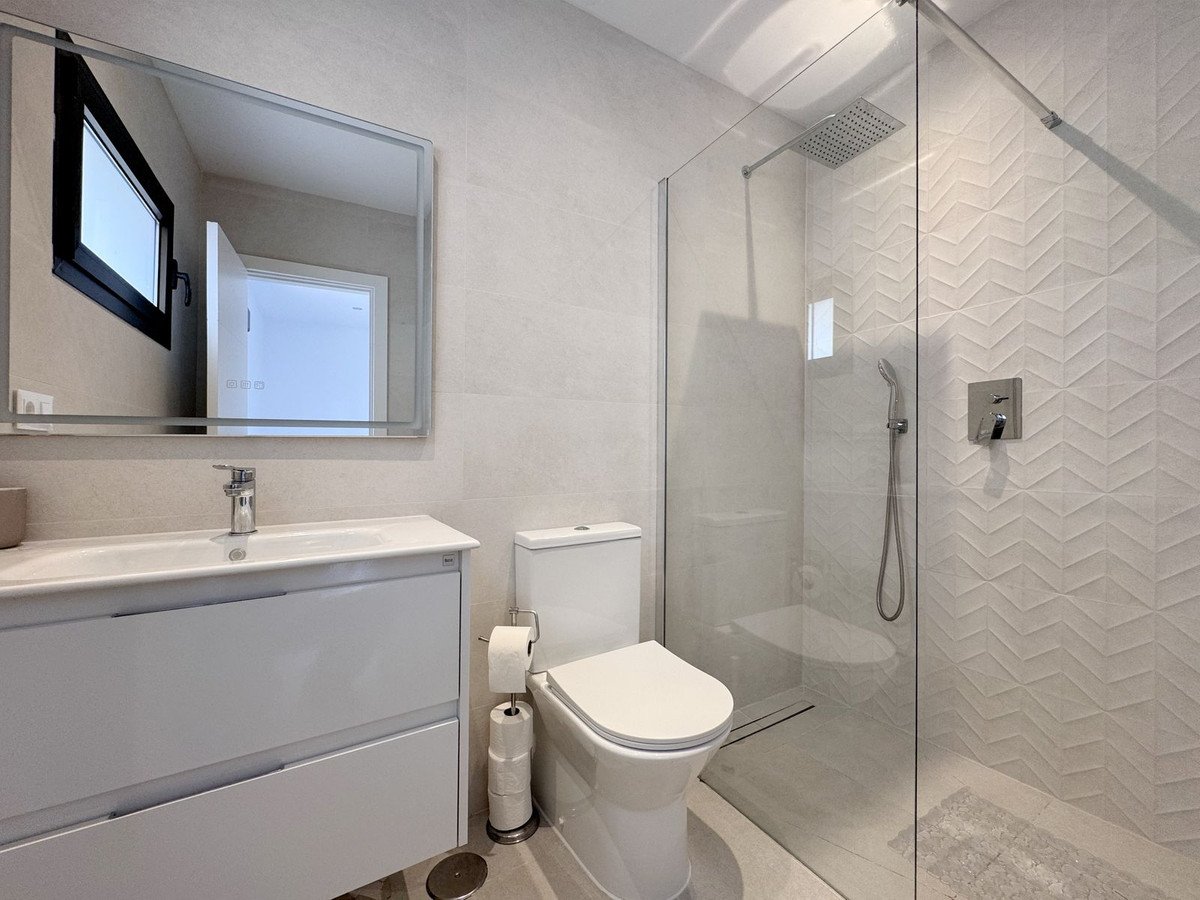 2 Bed Middle Floor Apartment in Riviera del Sol