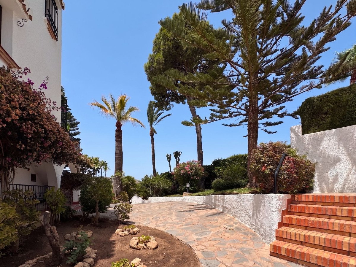 2 Bed Middle Floor Apartment in Riviera del Sol