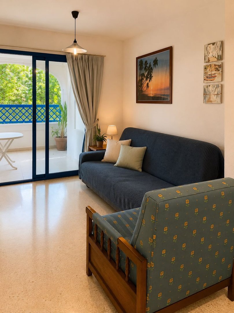 2 Bed Middle Floor Apartment in Las Lagunas