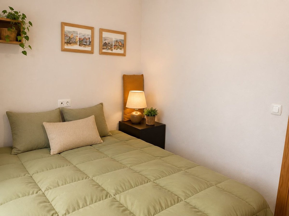 2 Bed Middle Floor Apartment in Las Lagunas