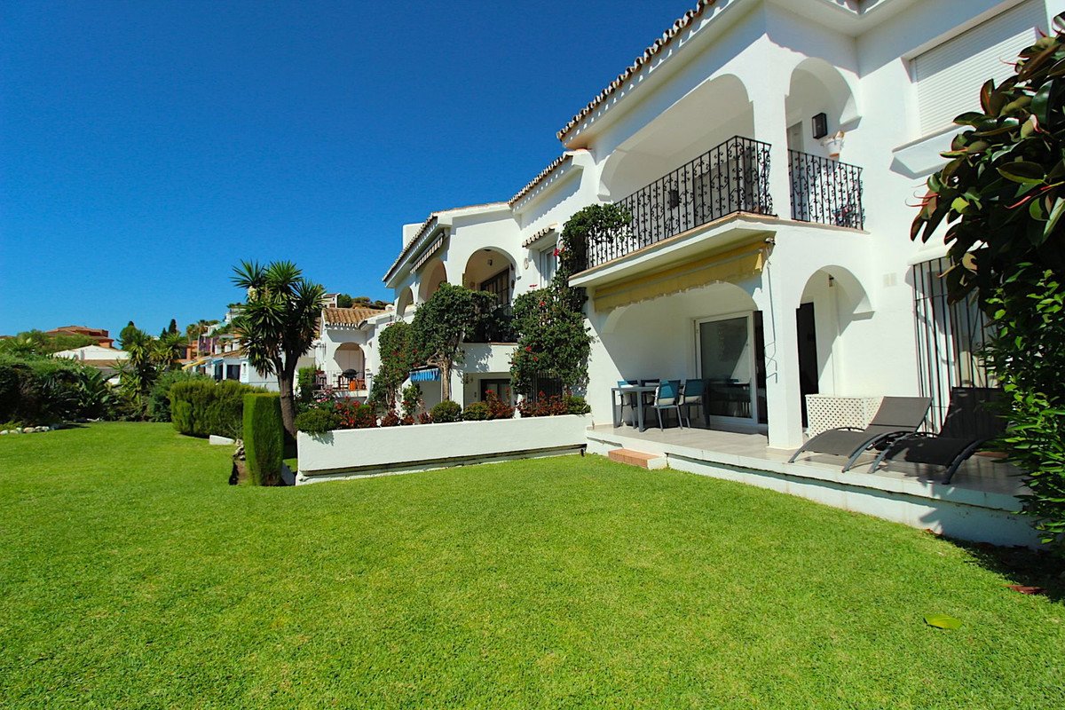2 Bed Ground Floor Apartment in El Paraiso
