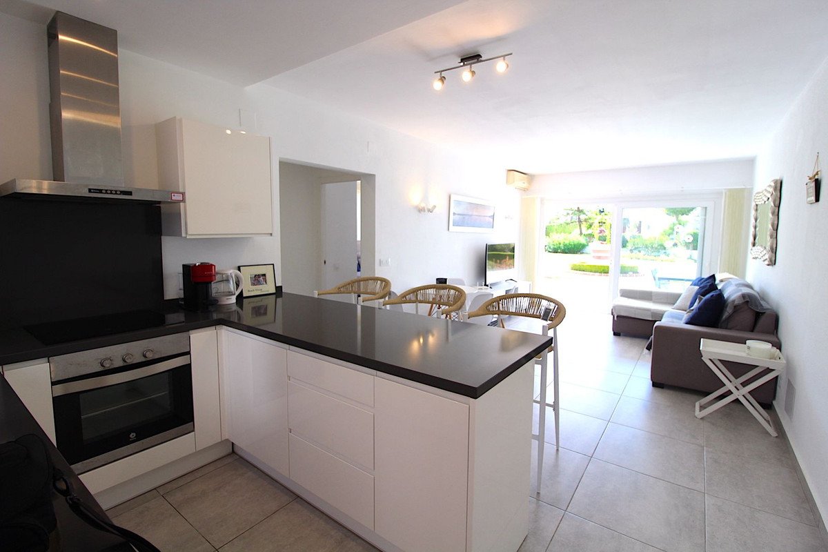2 Bed Ground Floor Apartment in El Paraiso
