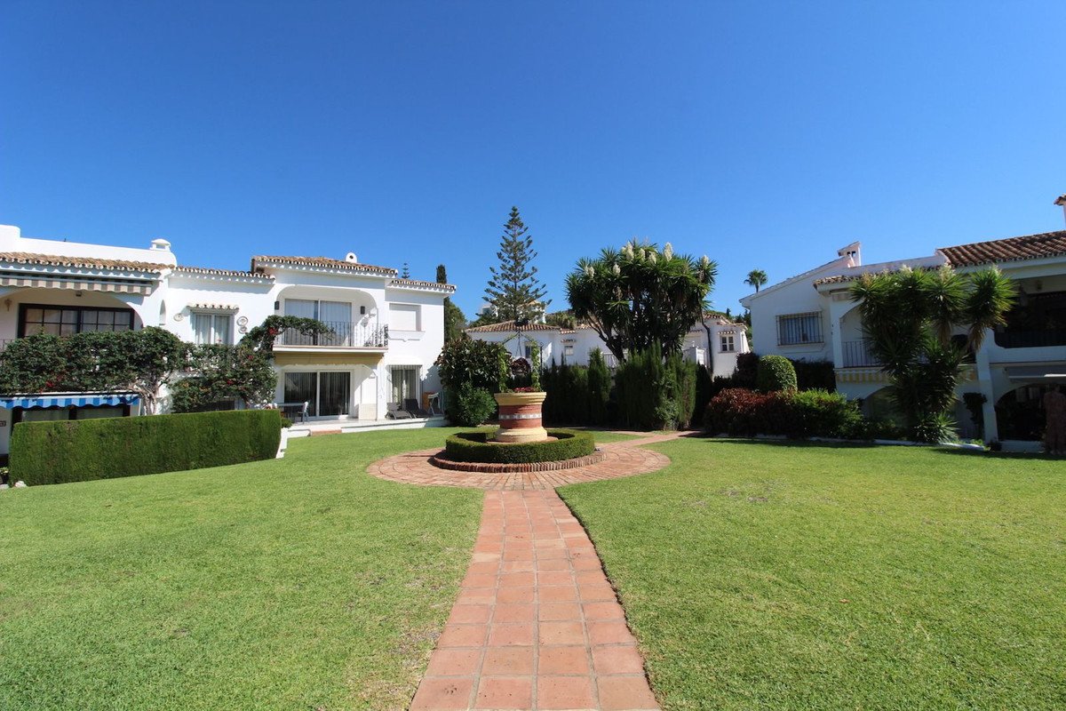 2 Bed Ground Floor Apartment in El Paraiso