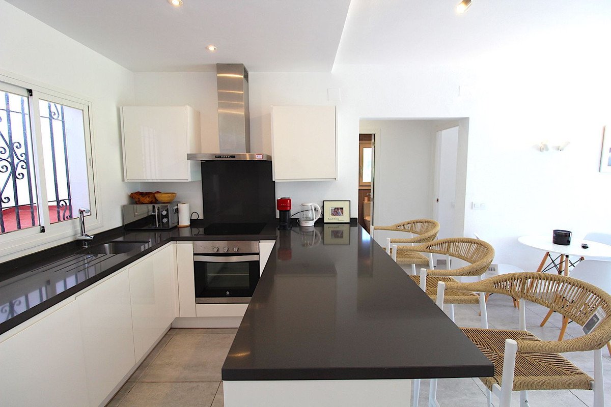 2 Bed Ground Floor Apartment in El Paraiso