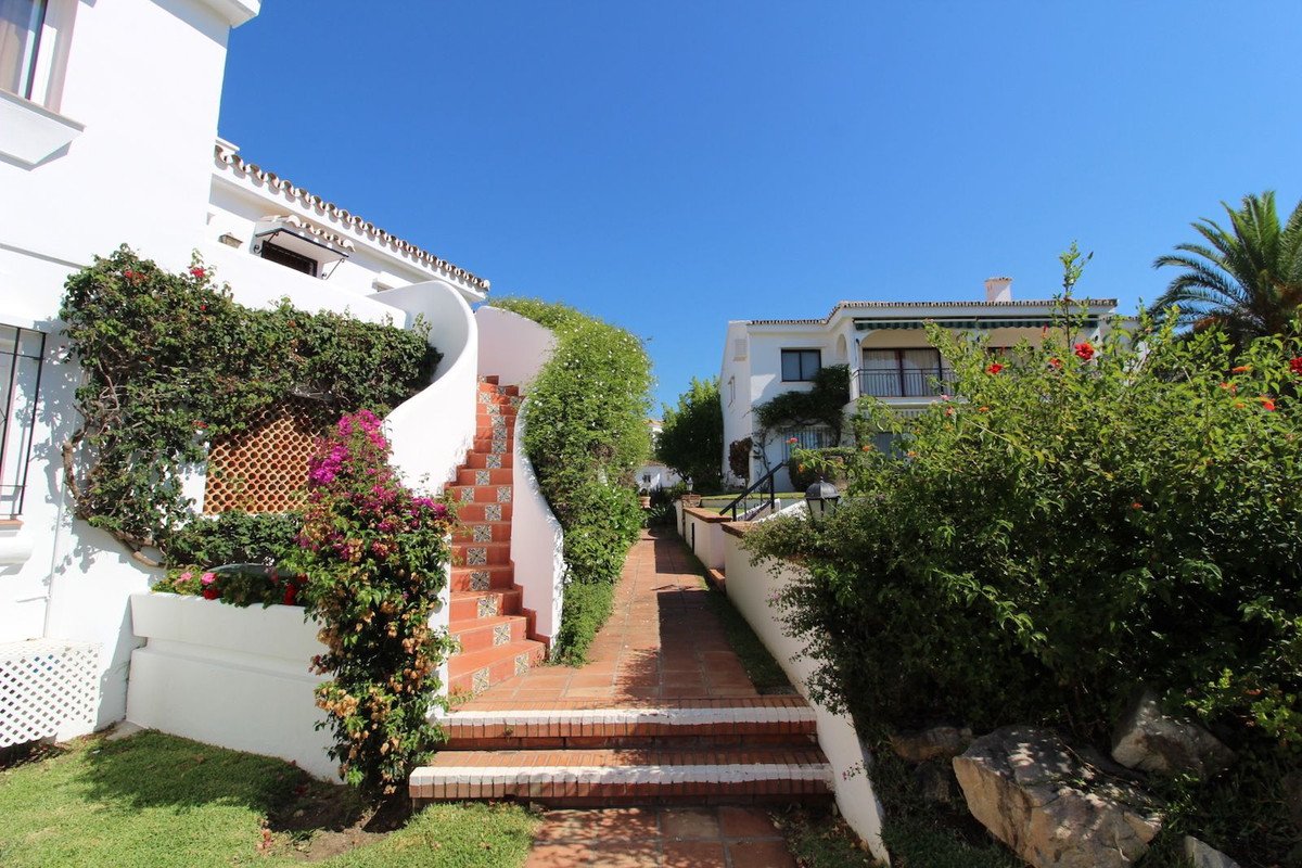 2 Bed Ground Floor Apartment in El Paraiso