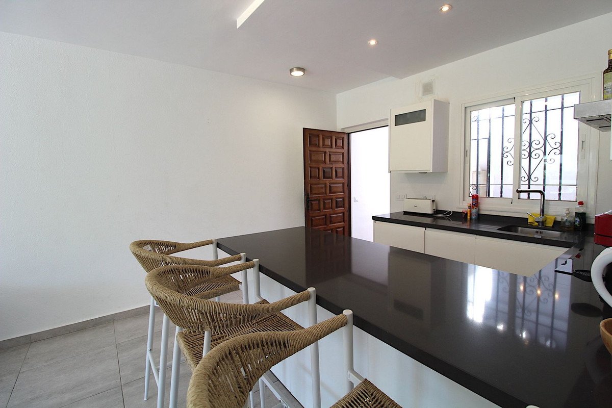 2 Bed Ground Floor Apartment in El Paraiso