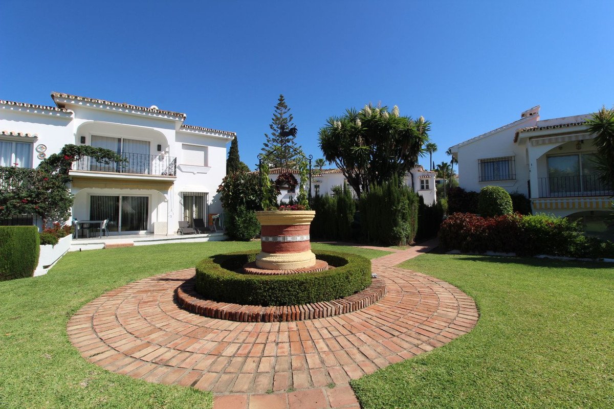 2 Bed Ground Floor Apartment in El Paraiso