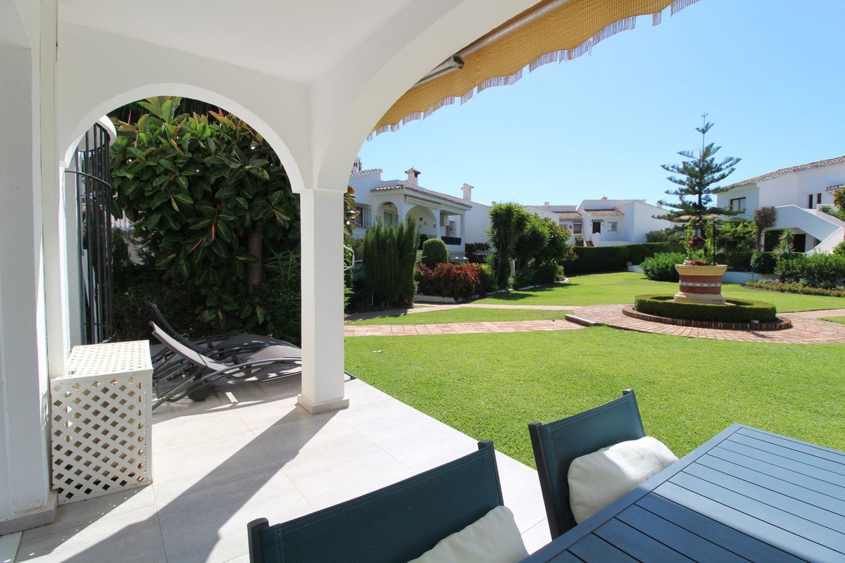 2 Bed Ground Floor Apartment in El Paraiso