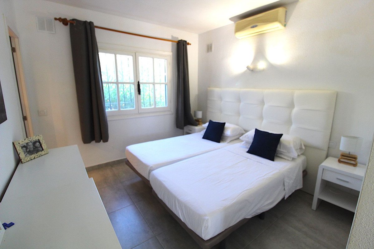 2 Bed Ground Floor Apartment in El Paraiso