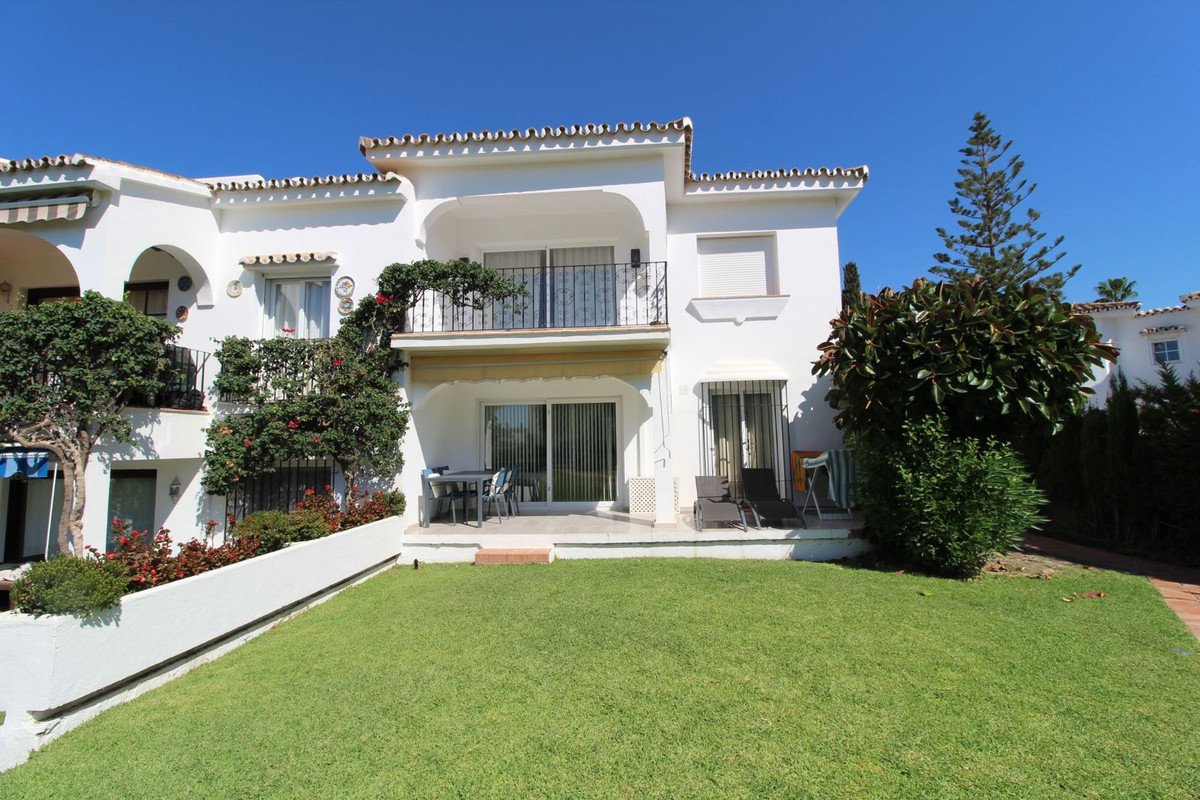 2 Bed Ground Floor Apartment in El Paraiso