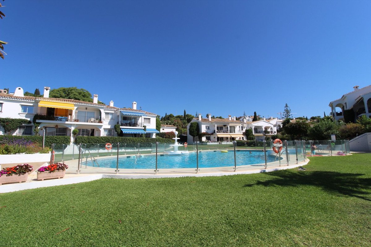 2 Bed Ground Floor Apartment in El Paraiso