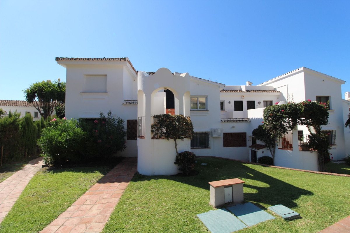 2 Bed Ground Floor Apartment in El Paraiso