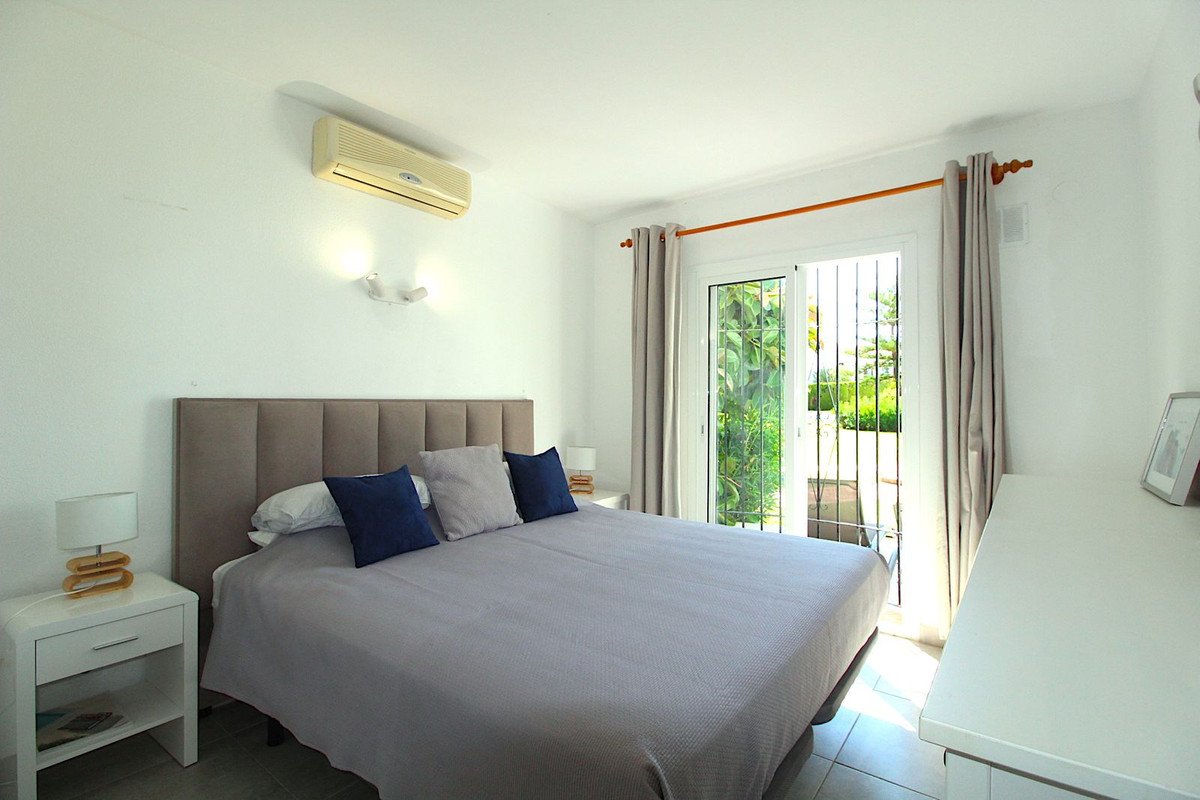 2 Bed Ground Floor Apartment in El Paraiso