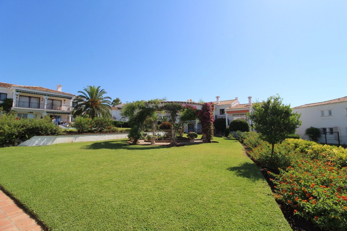 2 Bed Ground Floor Apartment in El Paraiso