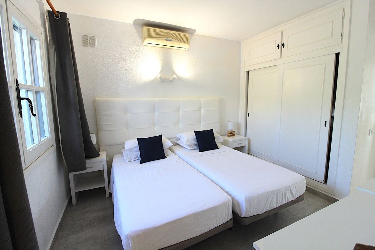 2 Bed Ground Floor Apartment in El Paraiso
