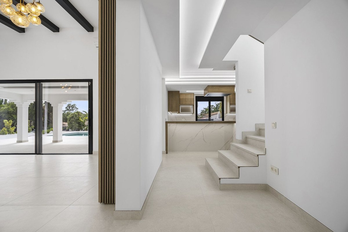 4 Bed Detached Villa in Guadalmina Alta