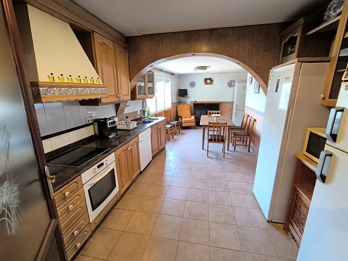 6 Bed Detached Villa in Yecla