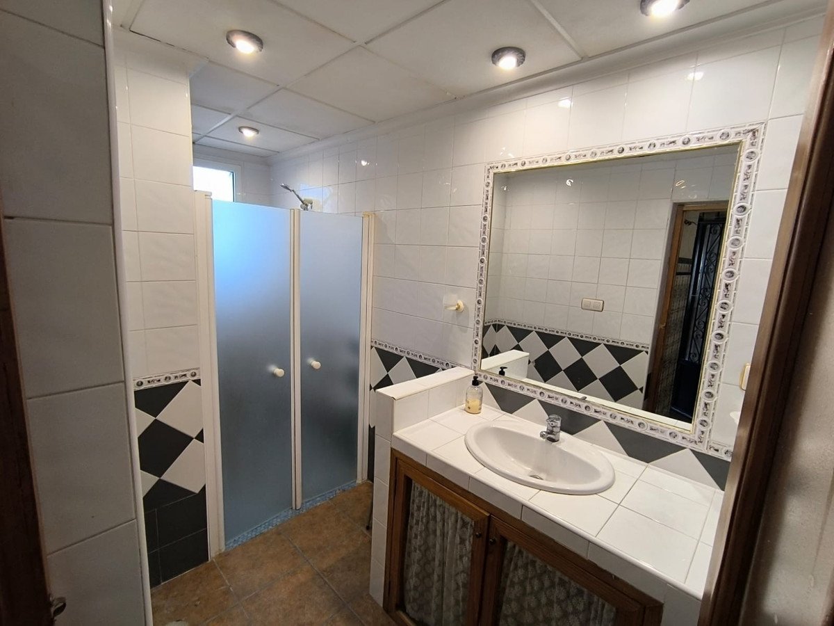 6 Bed Detached Villa in Yecla