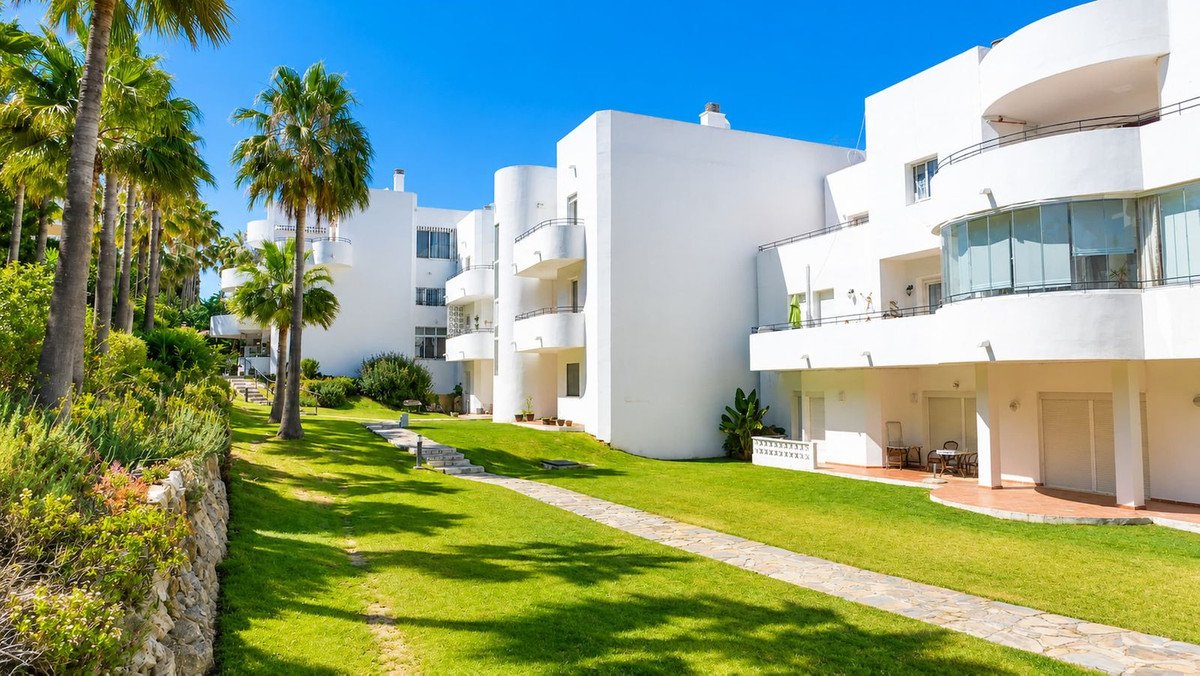 2 Bed Ground Floor Apartment in Estepona