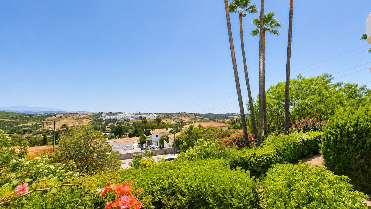 2 Bed Ground Floor Apartment in Estepona