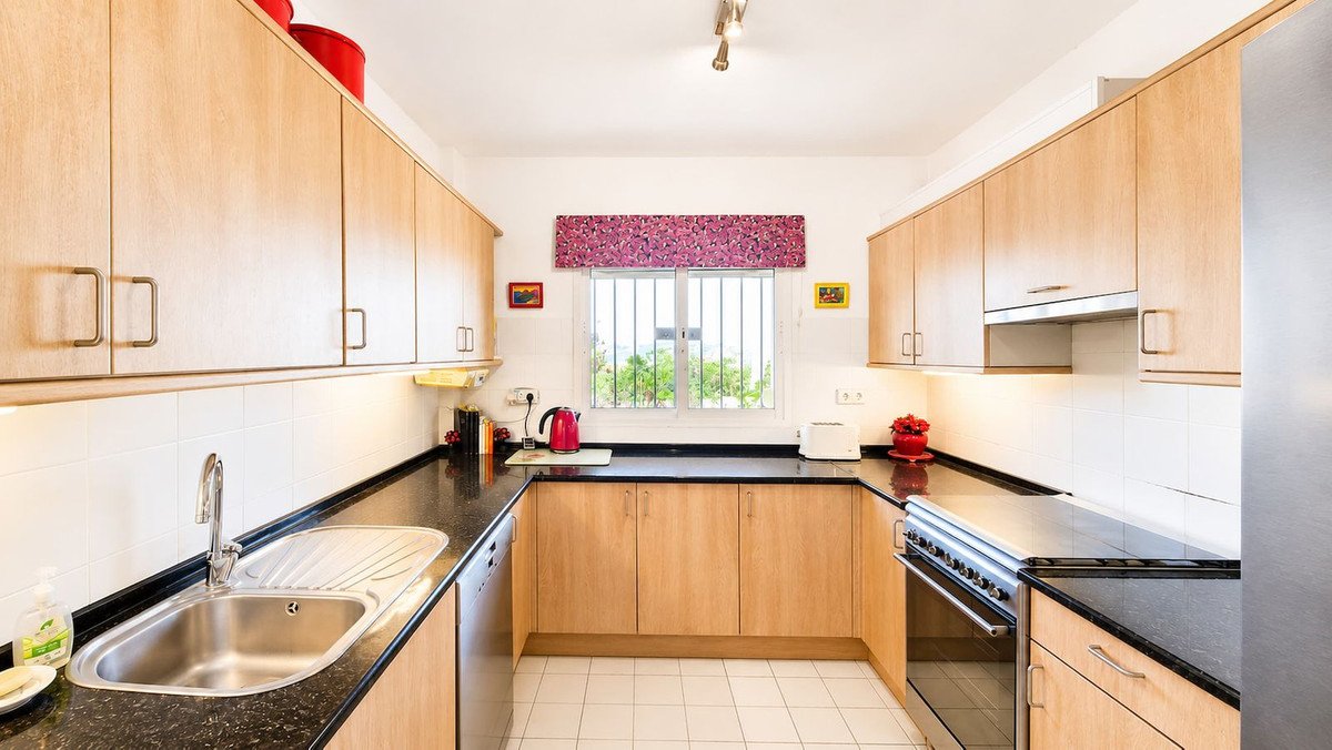 2 Bed Ground Floor Apartment in Estepona