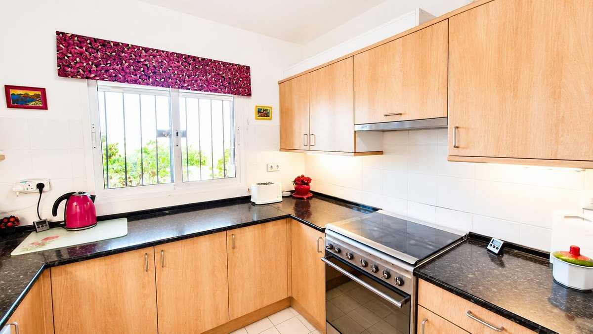 2 Bed Ground Floor Apartment in Estepona