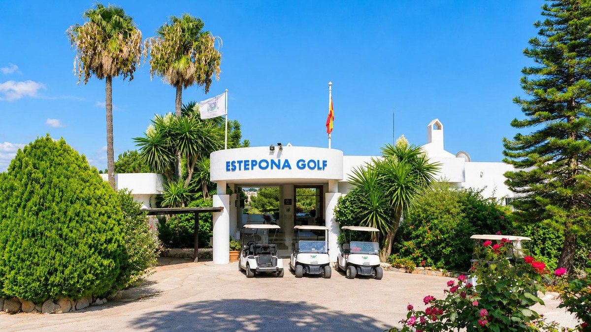 2 Bed Ground Floor Apartment in Estepona