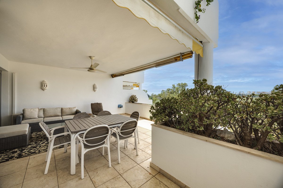 2 Bed Middle Floor Apartment in Guadalmina Alta