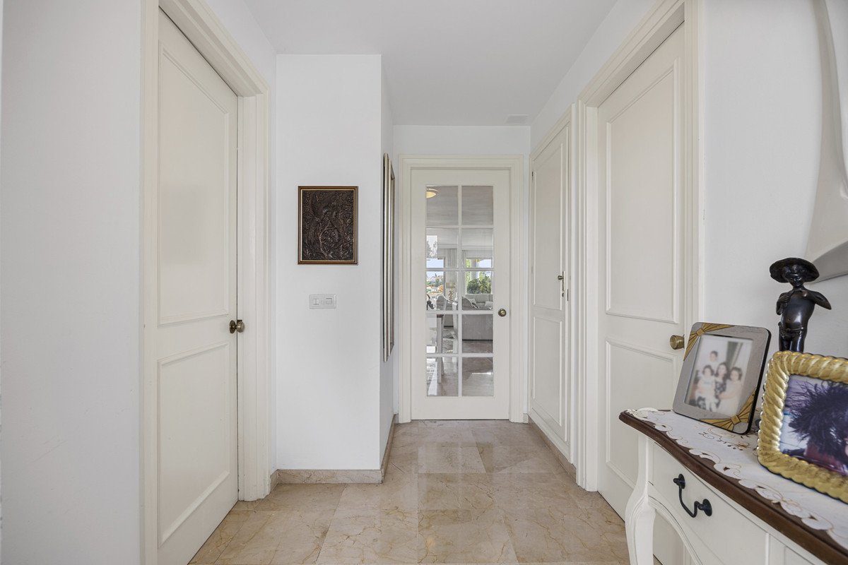 2 Bed Middle Floor Apartment in Guadalmina Alta