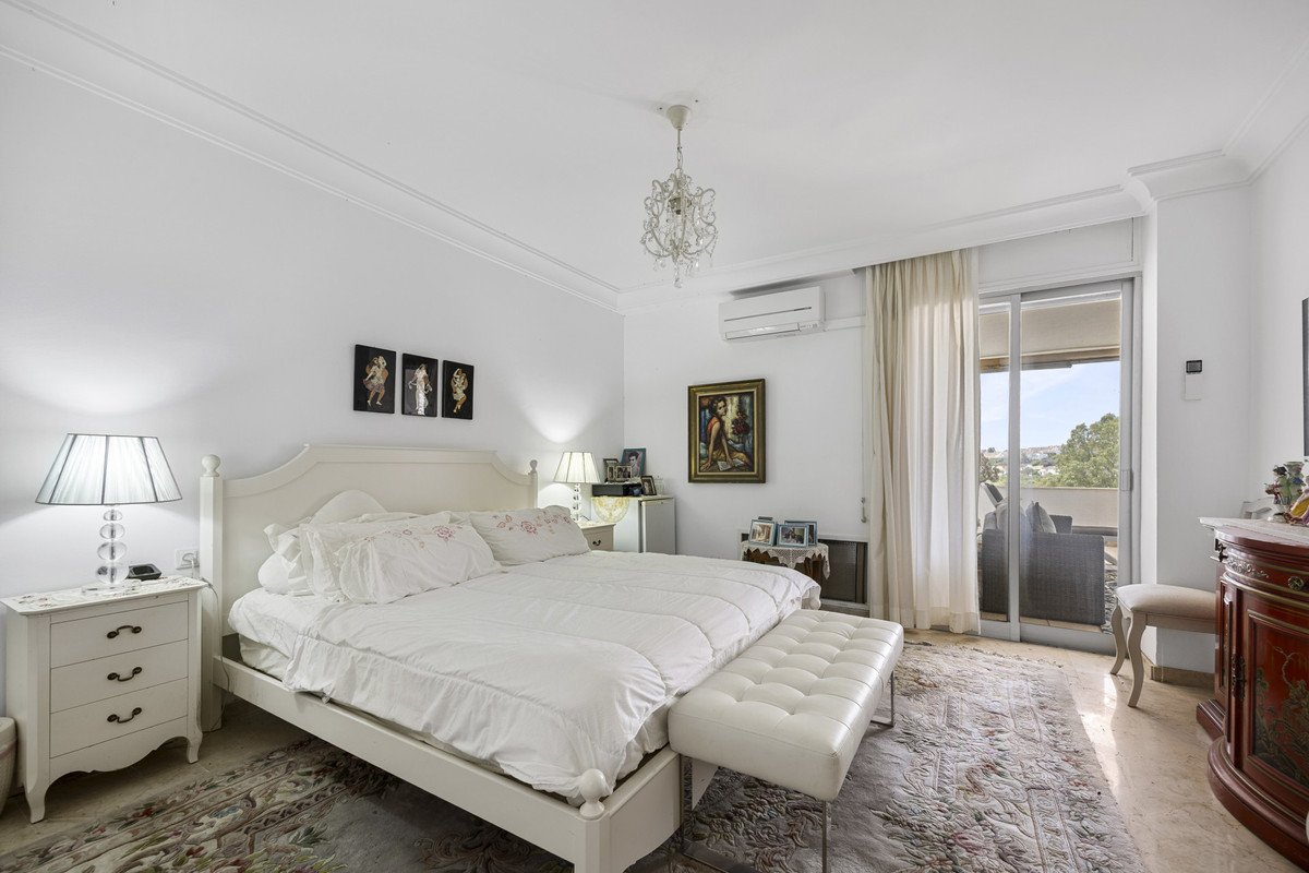 2 Bed Middle Floor Apartment in Guadalmina Alta