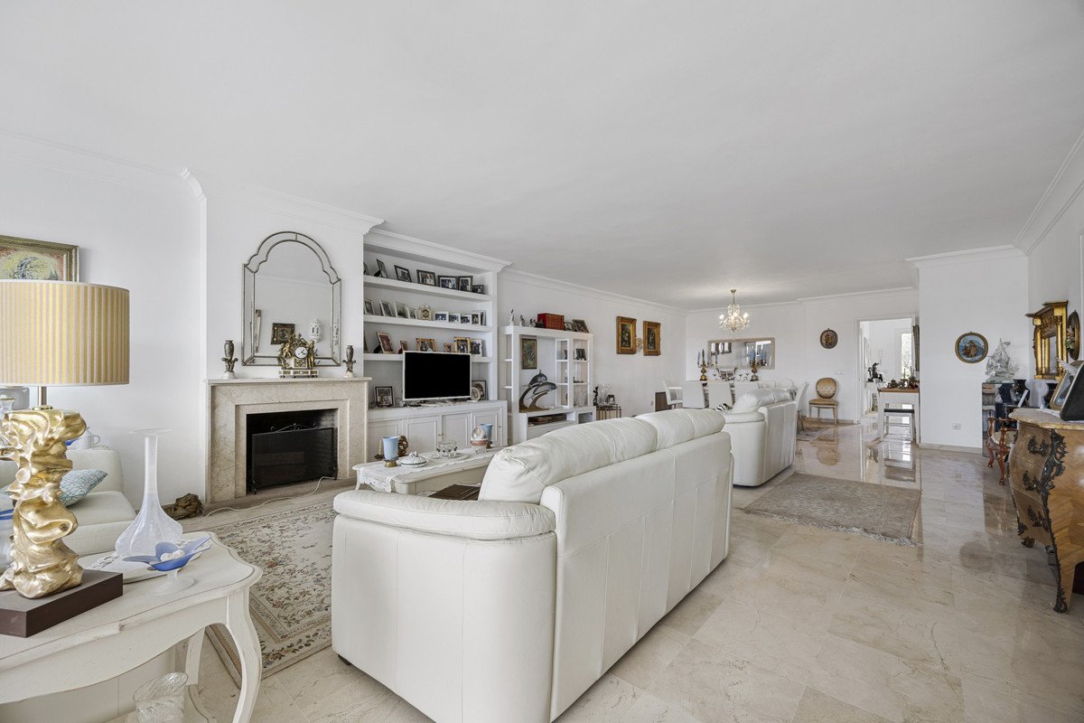 2 Bed Middle Floor Apartment in Guadalmina Alta
