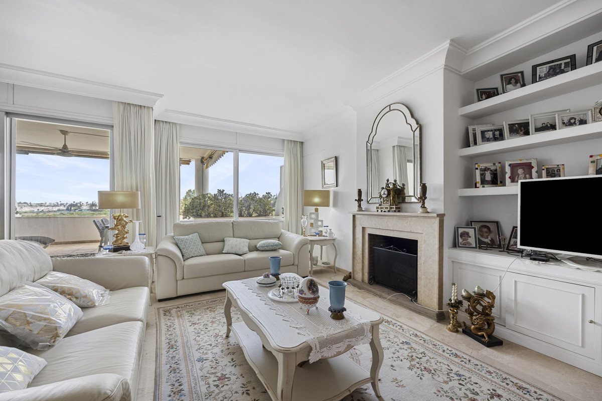 2 Bed Middle Floor Apartment in Guadalmina Alta