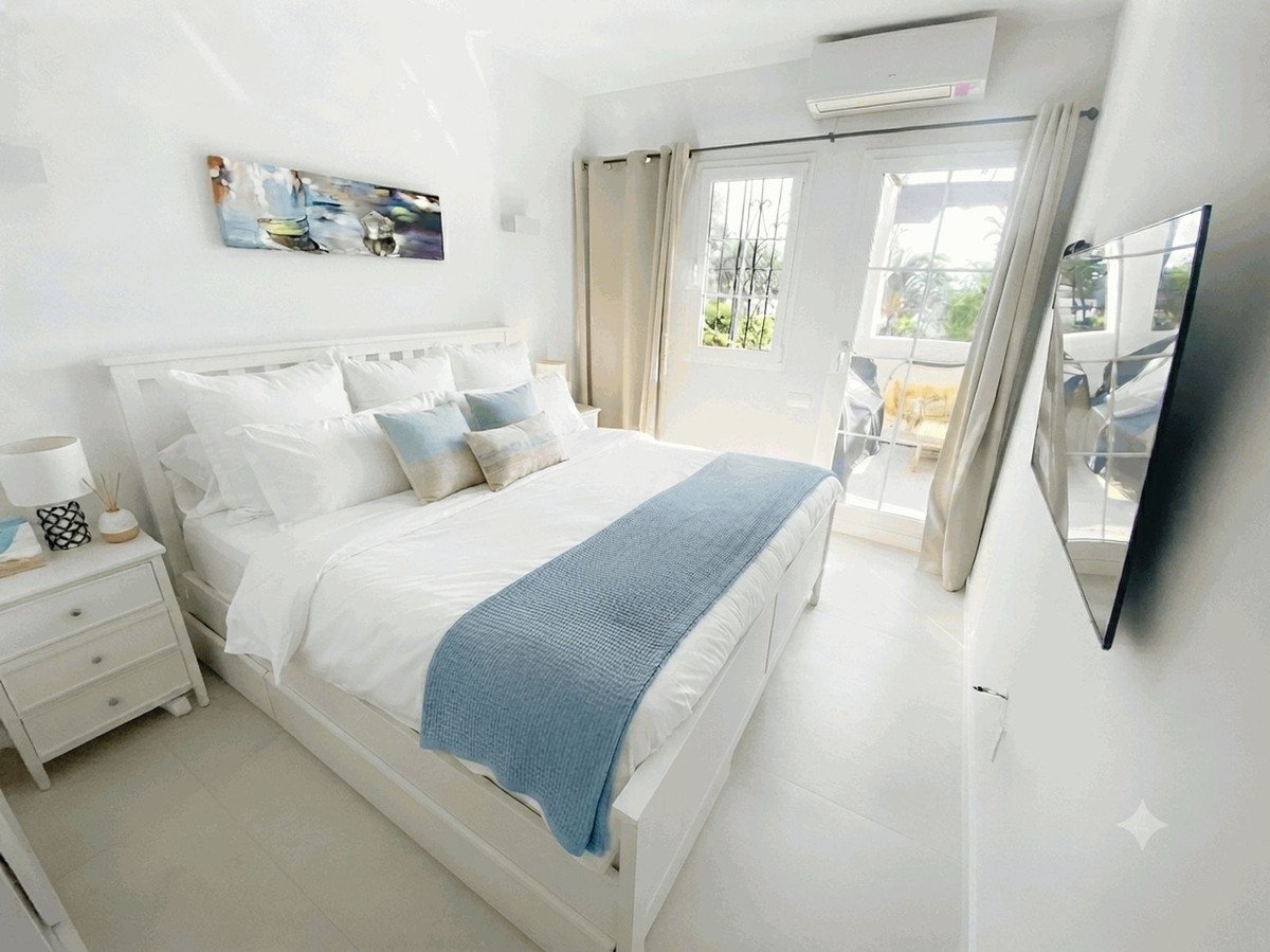 2 Bed Middle Floor Apartment in Nueva Andalucía