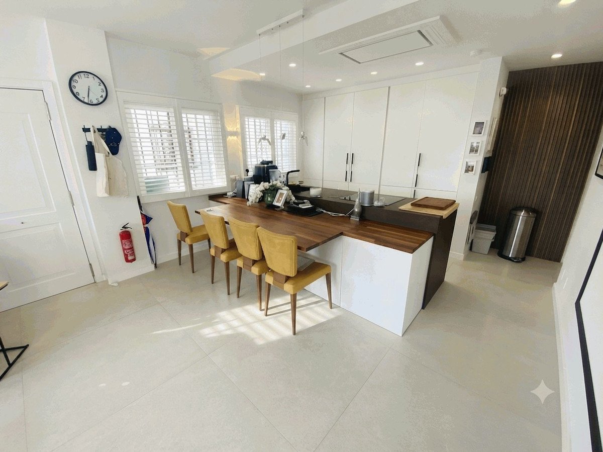 2 Bed Middle Floor Apartment in Nueva Andalucía