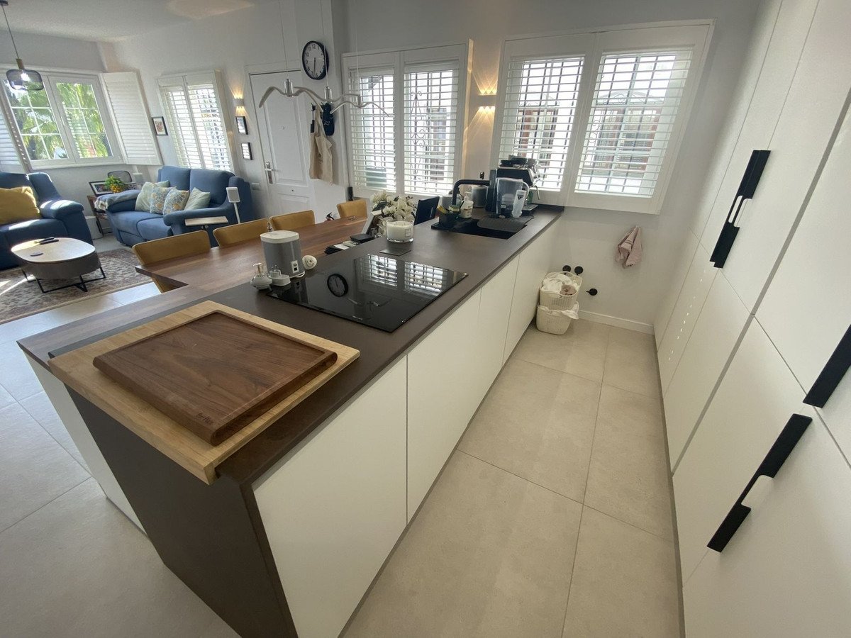 2 Bed Middle Floor Apartment in Nueva Andalucía