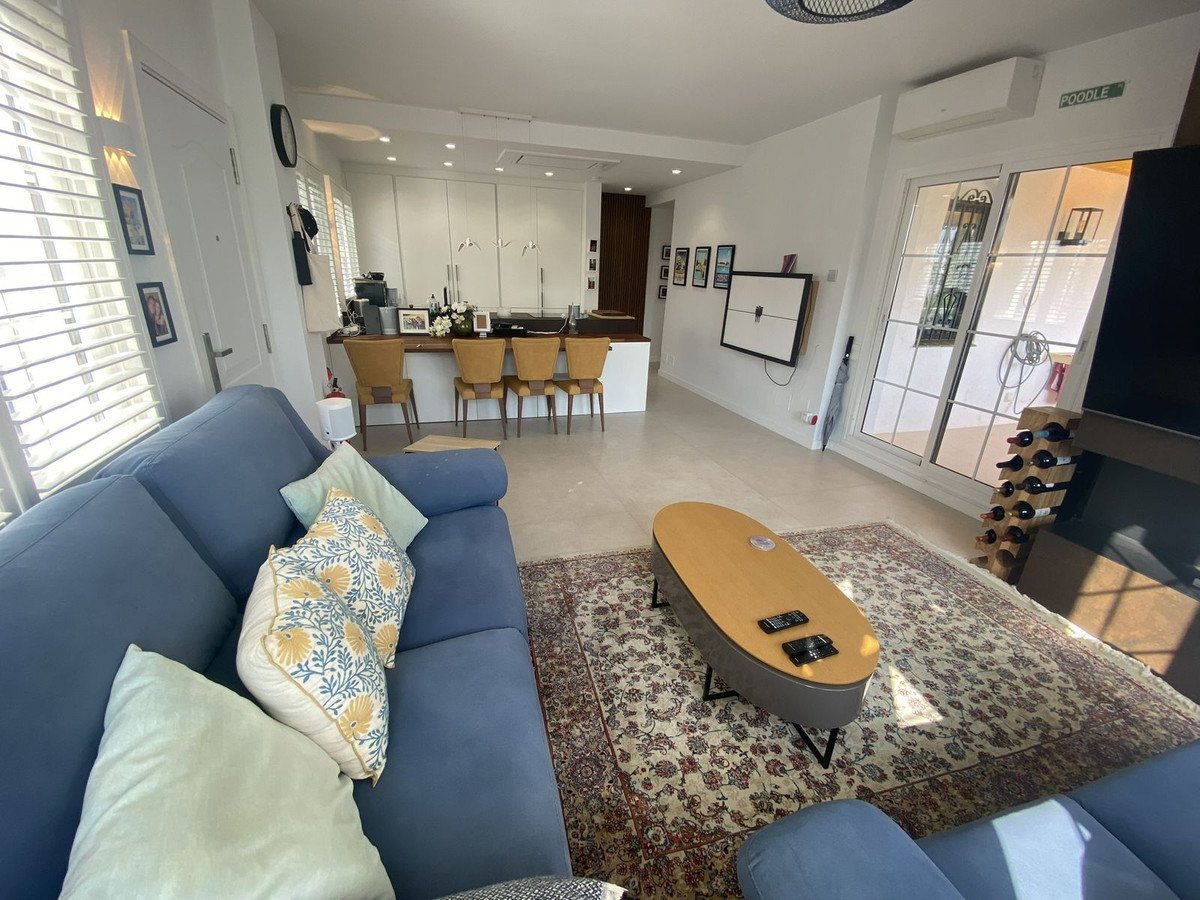 2 Bed Middle Floor Apartment in Nueva Andalucía