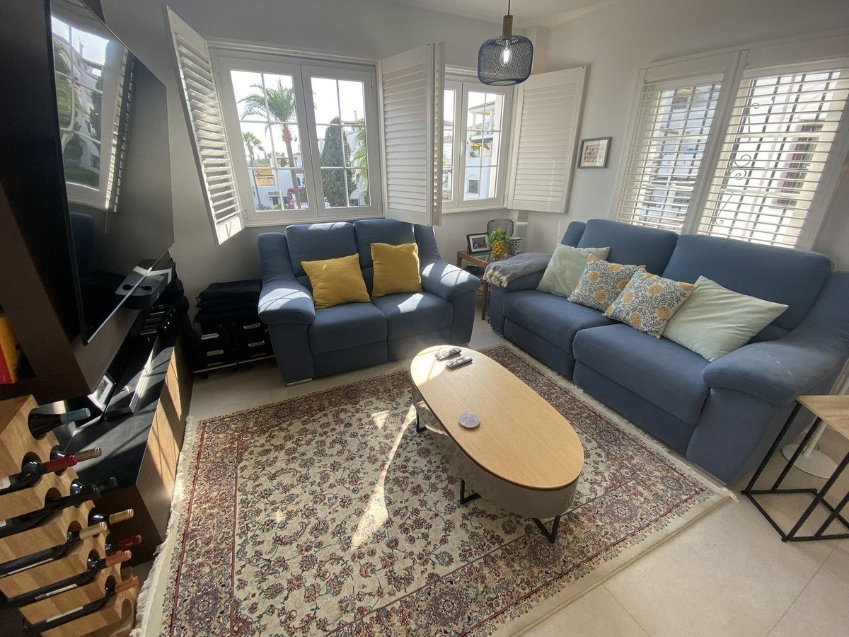 2 Bed Middle Floor Apartment in Nueva Andalucía