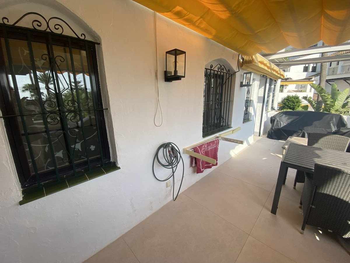2 Bed Middle Floor Apartment in Nueva Andalucía