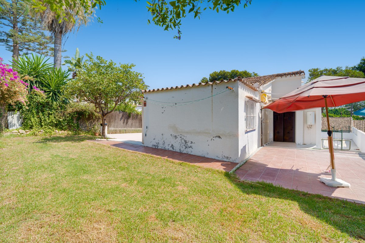 2 Bed Detached Villa in Nueva Andalucía