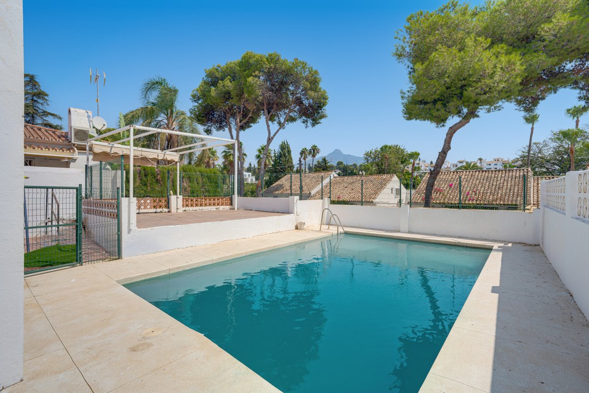 2 Bed Detached Villa in Nueva Andalucía
