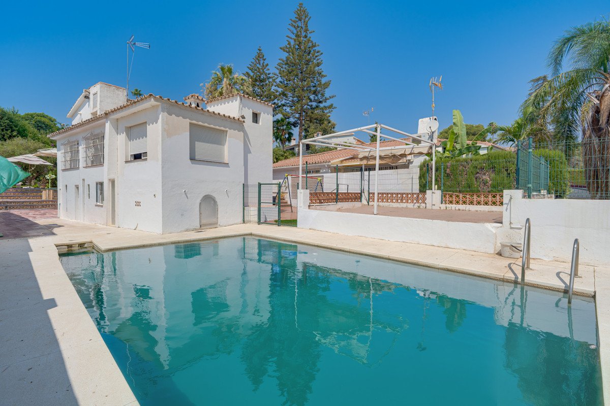 2 Bed Detached Villa in Nueva Andalucía