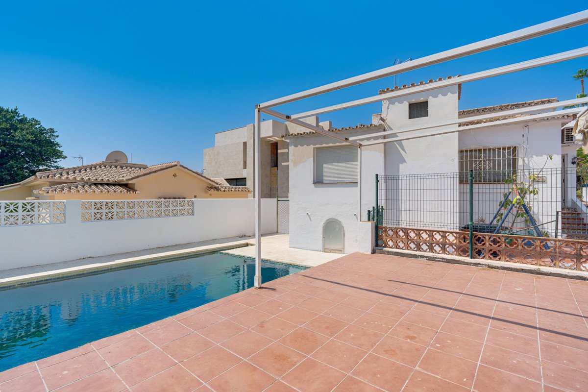 2 Bed Detached Villa in Nueva Andalucía