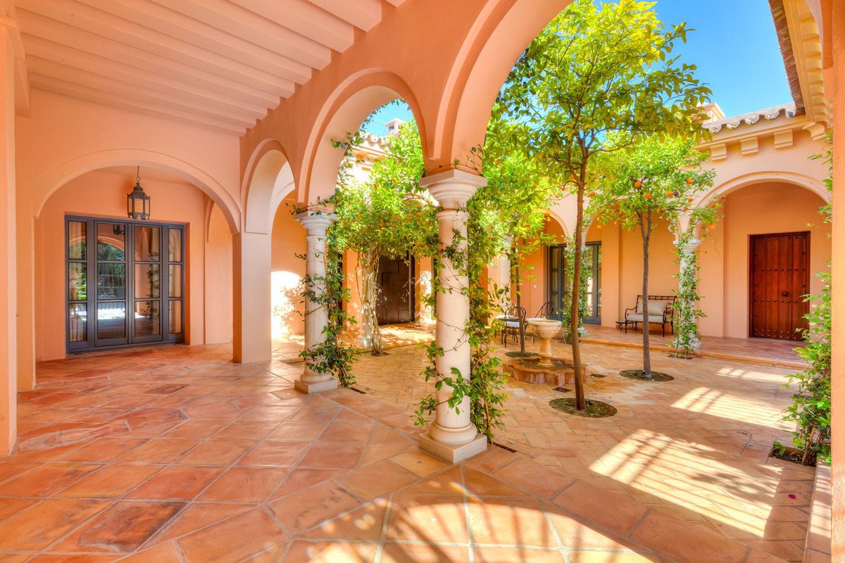 6 Bed Detached Villa in Benahavís