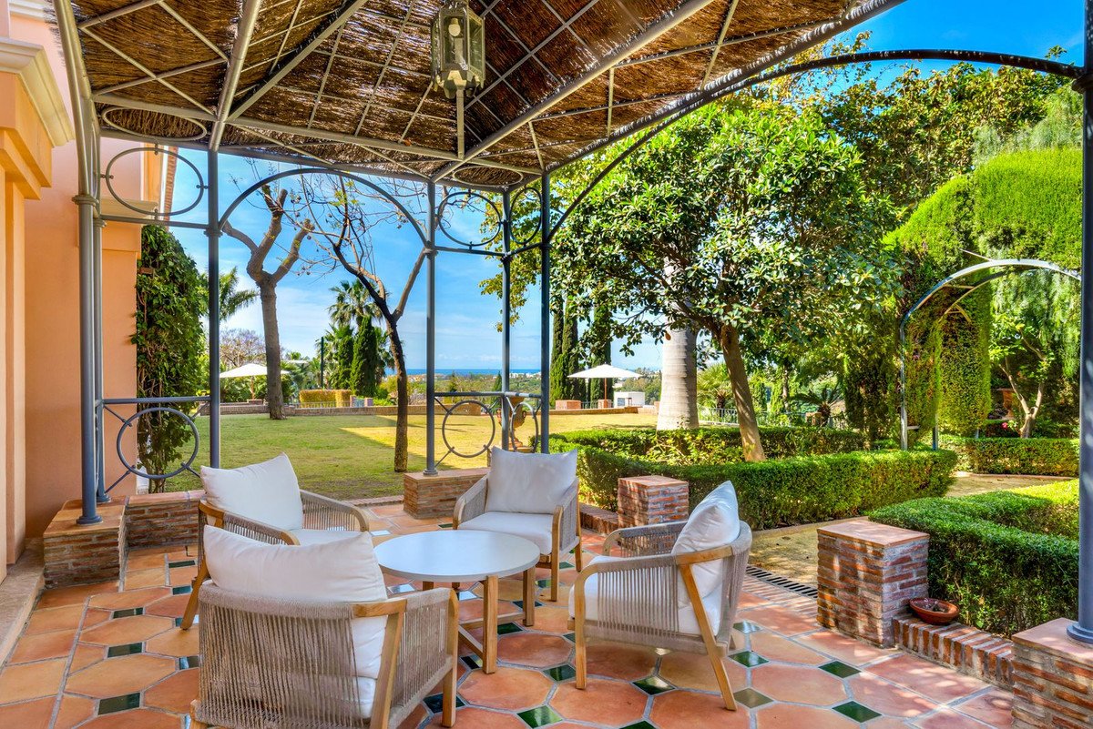 6 Bed Detached Villa in Benahavís